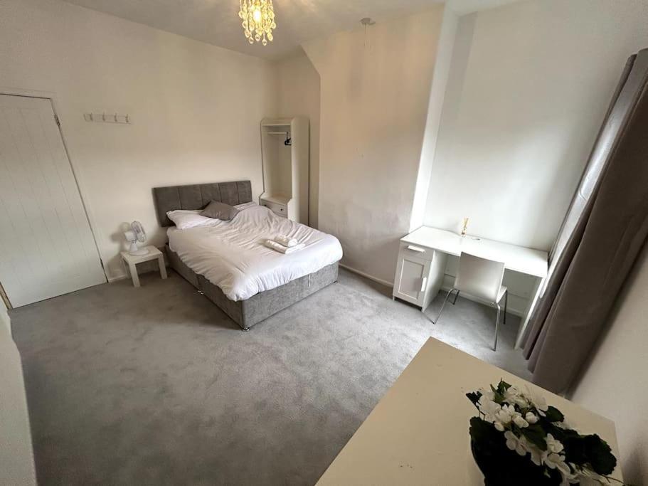 Perfect Home From Home In Stoke On Trent Etruria Exterior photo